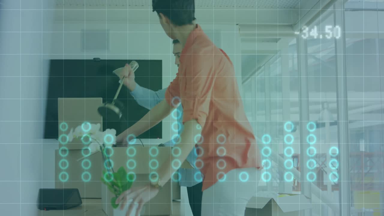 animación del procesamiento de datos financieros sobre diversas personas de negocios en la oficina