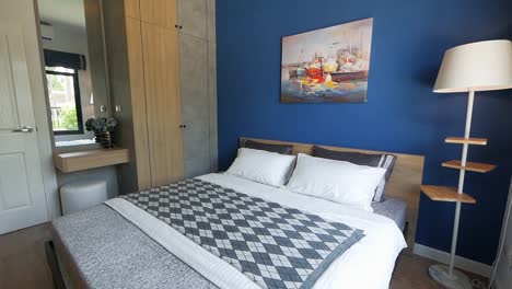 Schönes-Blaues-Heimdekorations-Schlafzimmer