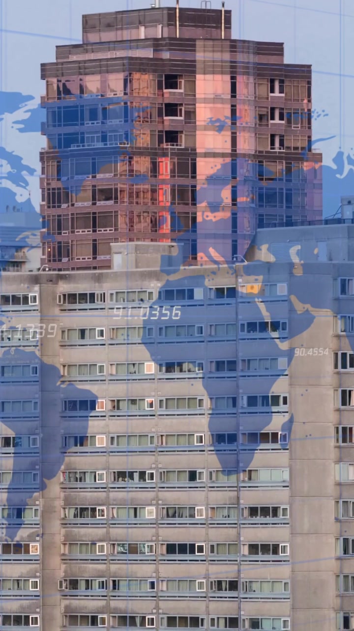 Animação de mapa-múndi e processamento de dados financeiros sobre a paisagem urbana.