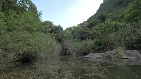 un recorrido por el agua de trang con cueva visitando vietnam