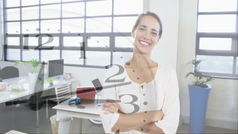 animación de reloj moviéndose sobre mujer de negocios caucásica en la oficina