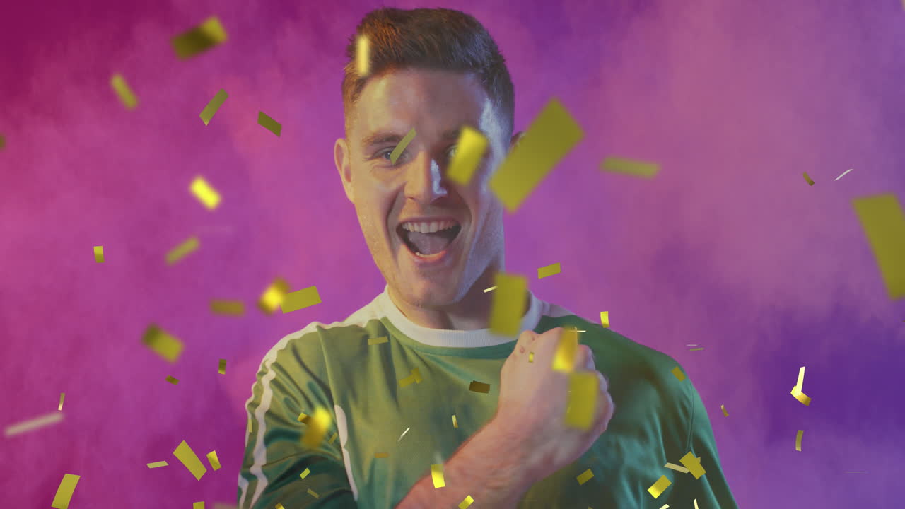 animación de confeti dorado sobre el aplauso del fanático deportivo caucásico en camisa verde