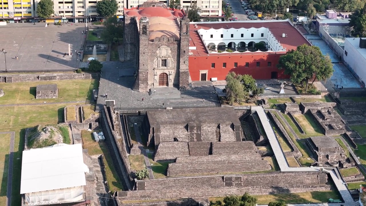 Ripresa rotazionale del complesso di Tlatelolco nel pomeriggio a Città del Messico