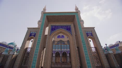 la hermosa mezquita de jalil khayat en erbil, irak