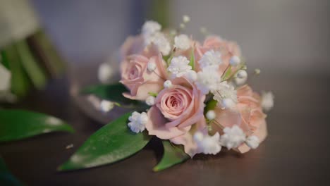 Primer-Plano-De-Flores-Para-La-Doncella-De-La-Novia-Flor-De-Mano-Flor-De-Muñeca