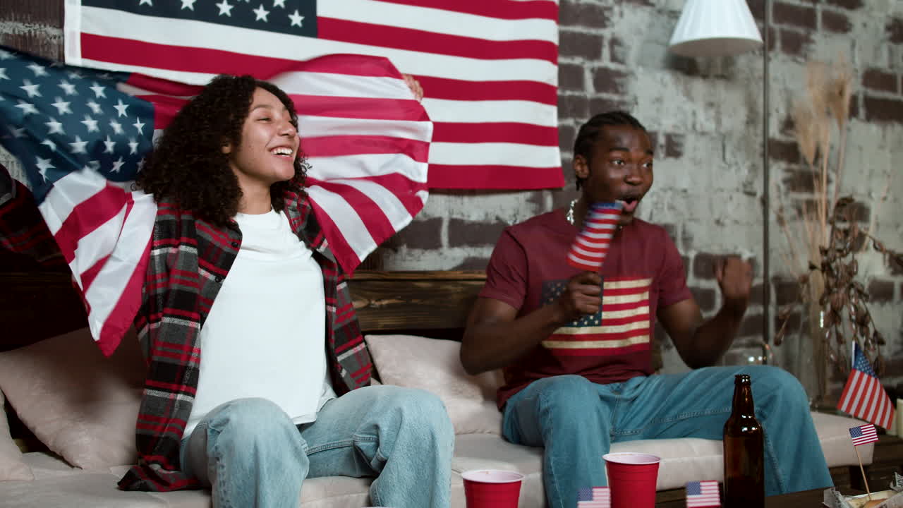 7월 4일을 축하하는 친구들