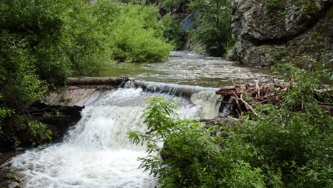 pequeña cascada - área del molino de agua 4