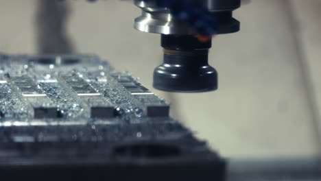 Metallbearbeitung-CNC-Drehmaschine-Fräsmaschine.-Schneiden-Von-Metall-Moderne-Verarbeitungstechnologie.