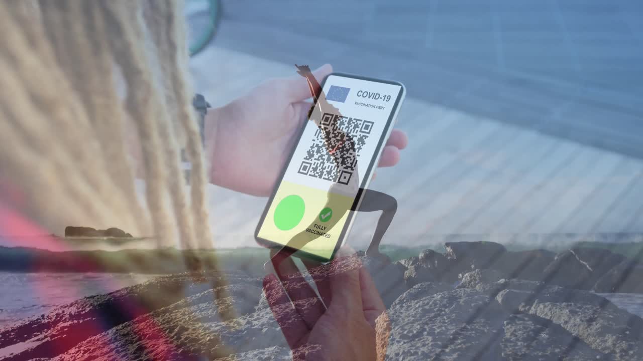 animación de un hombre con pasaporte covid en un teléfono inteligente sobre una mujer practicando yoga en la playa