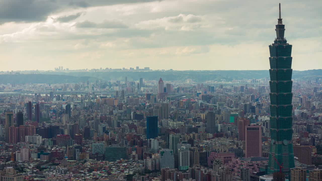 día nublado paisaje de la ciudad de taipei famoso parque de la torre panorámica en el techo 4k lapso de tiempo taiwán