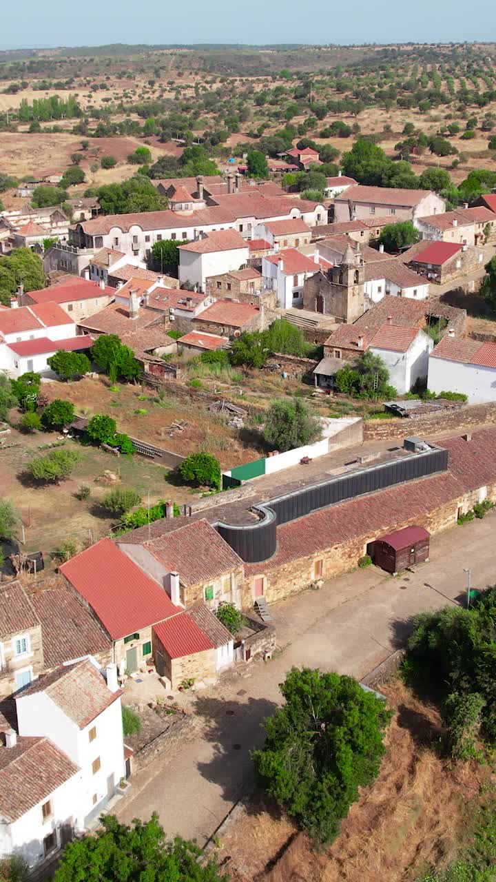Idanha a Velha, Portugal. Luftaufnahme in vertikaler Ansicht