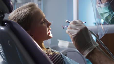 examen dental de un niño