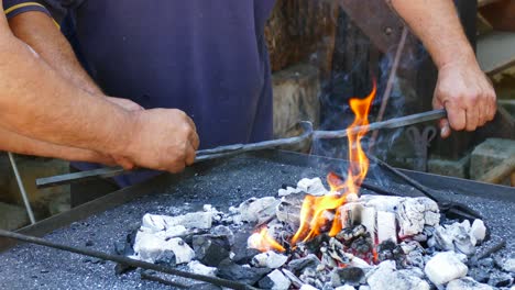 El-Hierro-Se-Forja-Mientras-Esta-Caliente