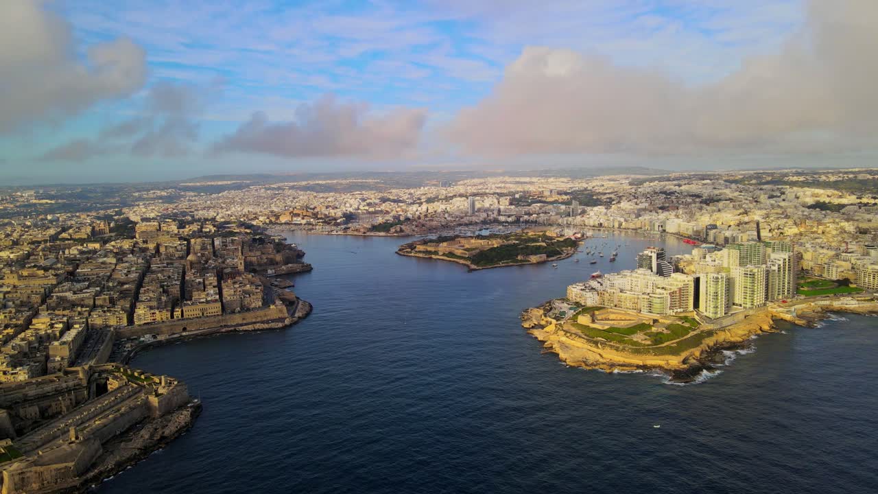 Vista aerea con drone del Grand Harbour con l'isola di Manoel, il lungomare di Sliema e il paesaggio urbano di Valletta a Malta