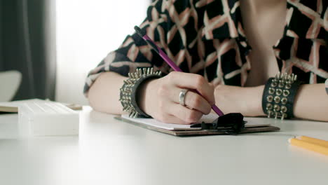 Close-up-view-of-a-girl-hands