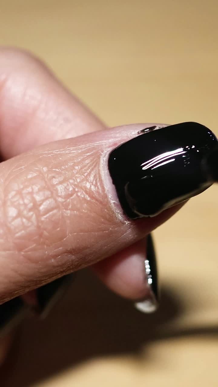 손에 검은색 손라크를 적용하는 순서