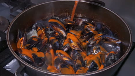 cooking mussels with butter, white wine and spicy sauce