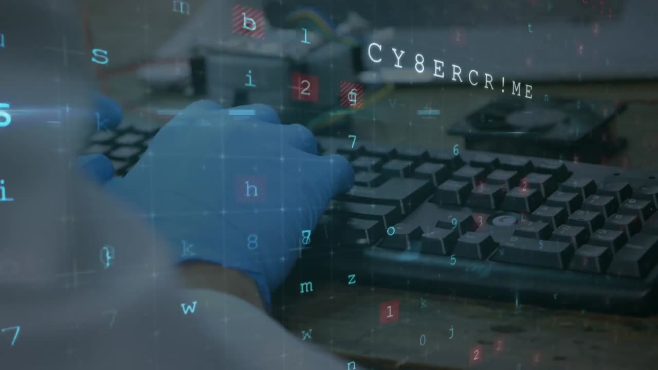 animación de advertencia de ataque cibernético sobre un científico que usa una computadora