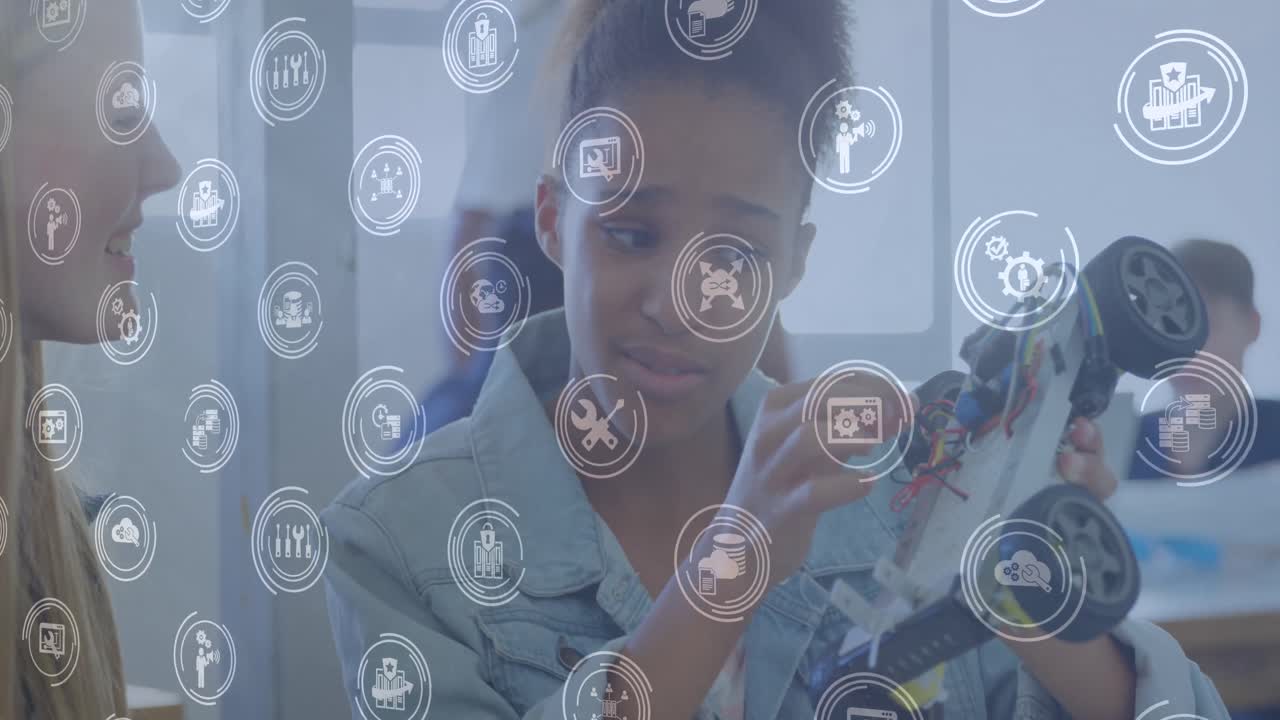 animación de iconos en círculos sobre diversas trabajadoras analizando el modelo en la oficina