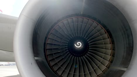 Aircraft-engine-rotating-aircraft-engine