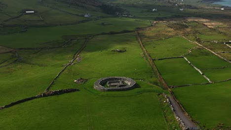 Loher-Ringfort,-Kerry,-Irland,-März-2022