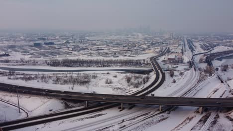 Imágenes-Aéreas-De-Una-Carretera-Durante-El-Invierno.