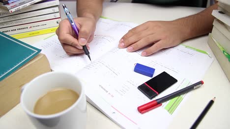 tareas escolares de educación estudiantil