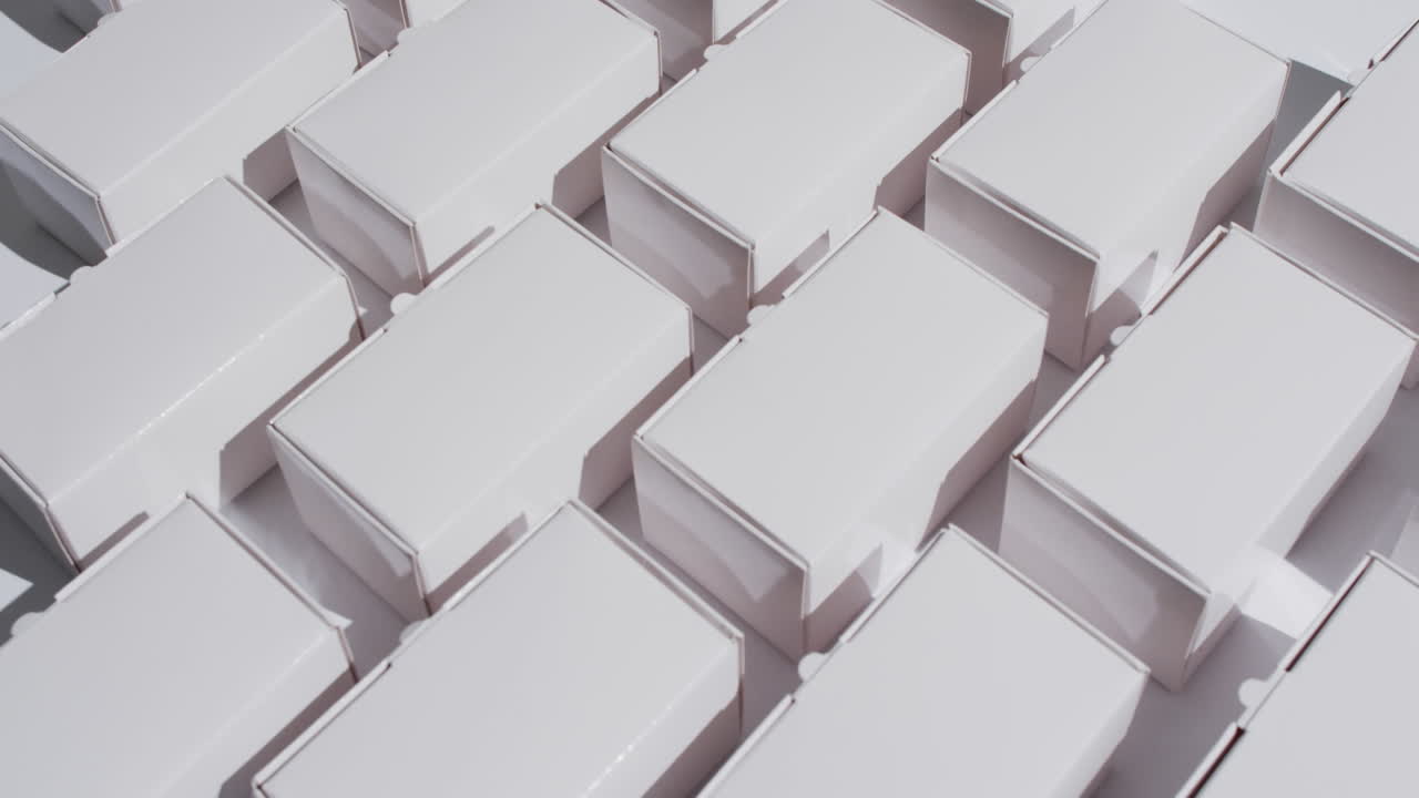 видео картонных коробок с копировальным пространством на белом фоне