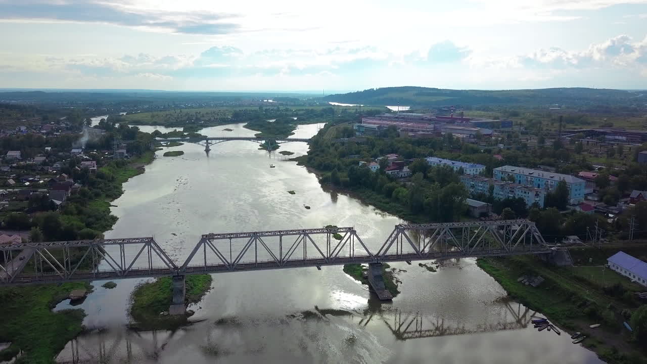 강 과 다리 를 공중 에서 볼 수 있다
