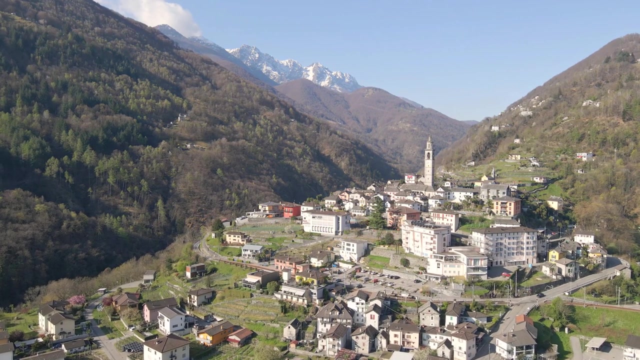 Riprese con drone nel bellissimo villaggio di Intragna, Ticino, Svizzera