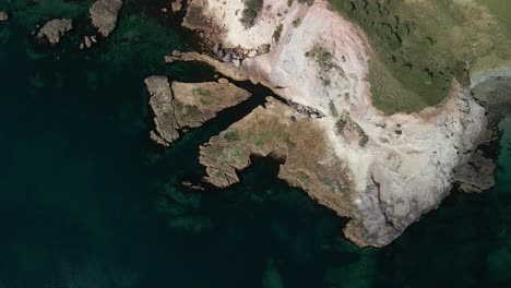 revelación cinematográfica de rocas calizas en nueva zelanda