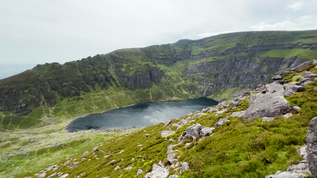 Coumshingaun Lough, Waterford, Irland-9