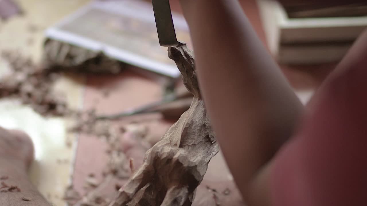 artesanía en madera de caballo en bali