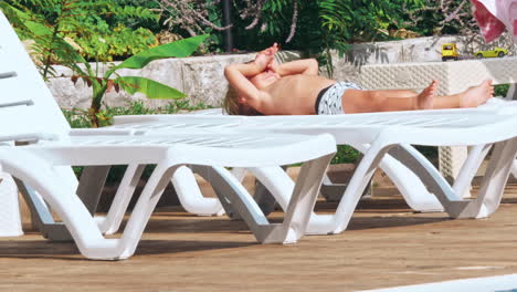 niños felices en las vacaciones de verano