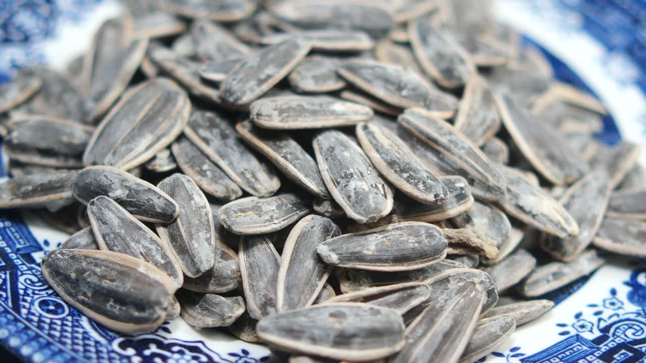 장식판 에 있는 꽃 씨 어리