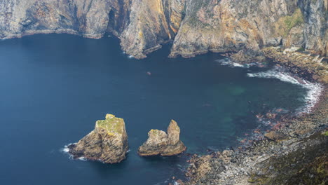 Time-Lapse-of-Slieve-League-Cliffs-during-a-sunny-summer-day-on-the-Wild-Atlantic-Way,-county-Donegal,-Ireland