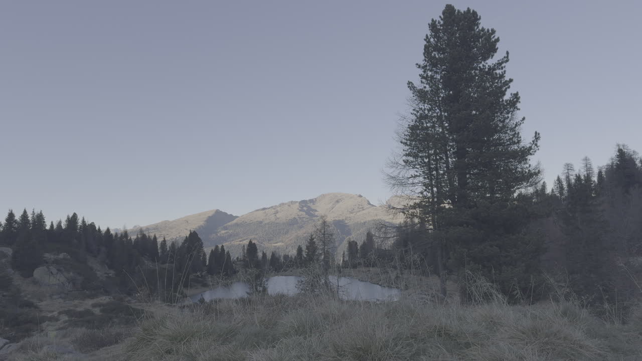 Paisaje de lago de montaña