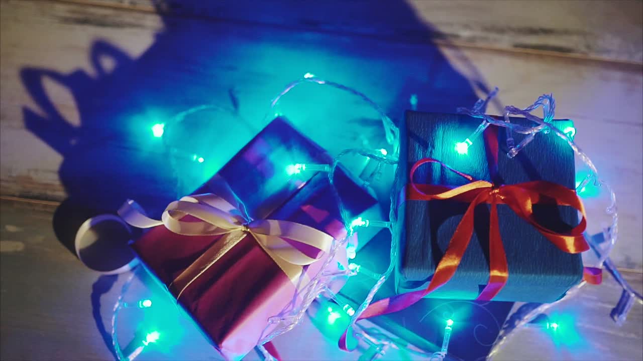 рождественские подарки с огнями