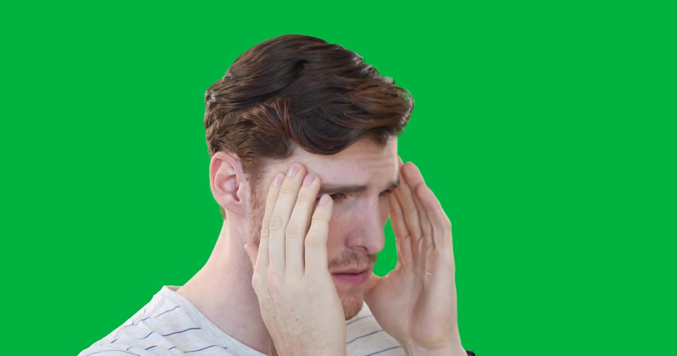 Uomo che reagisce dopo uno sguardo, mordendosi le dita, strofinandosi le tempie, con grafici sulla salute che appaiono su sfondo trasparente.