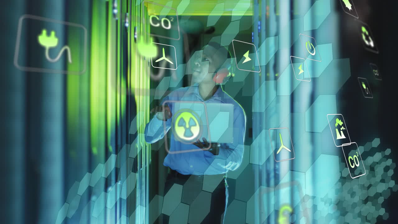 animación de iconos eco y procesamiento de datos sobre técnico de ti afroamericano por servidores