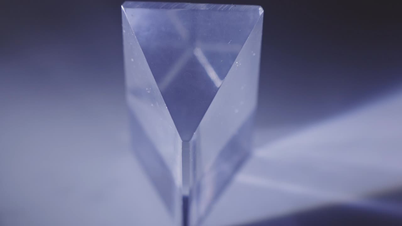 유리 프리즘 굴절 빛, 광선 및 무지개 효과 생성