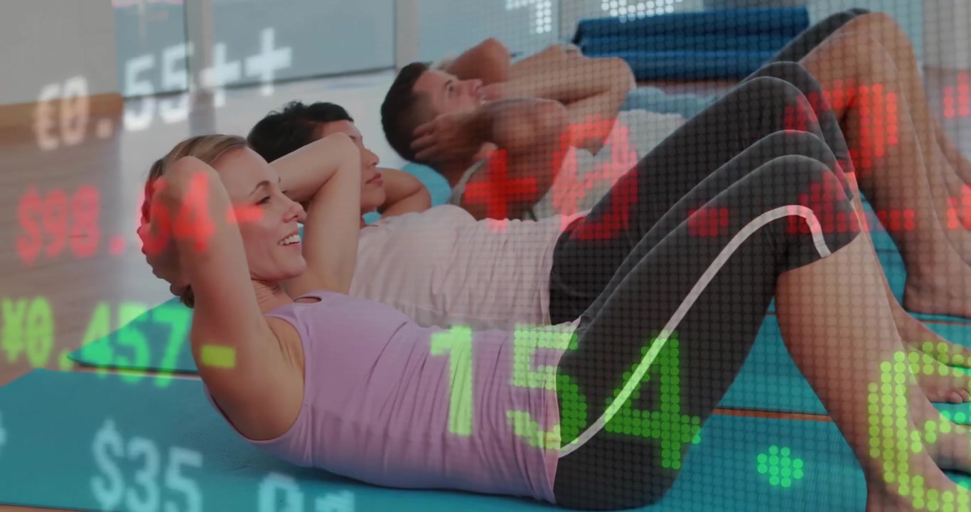 Dúo de fitness comenzando en posición supina y realizando abdominales bajo datos financieros desplazándose para fortalecer el core