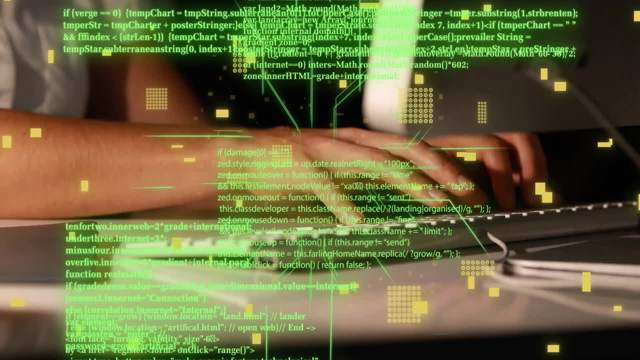 animación de una placa de circuitos con procesamiento de datos sobre una mujer caucásica usando una computadora portátil