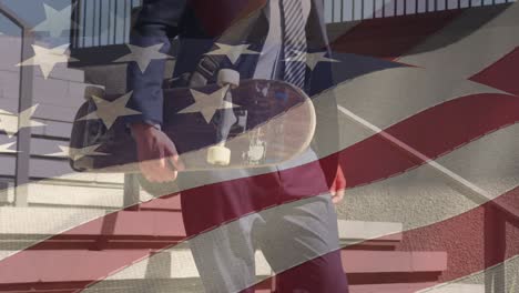 animación de la bandera de los estados unidos de américa sobre un hombre con tabla de surf en la playa