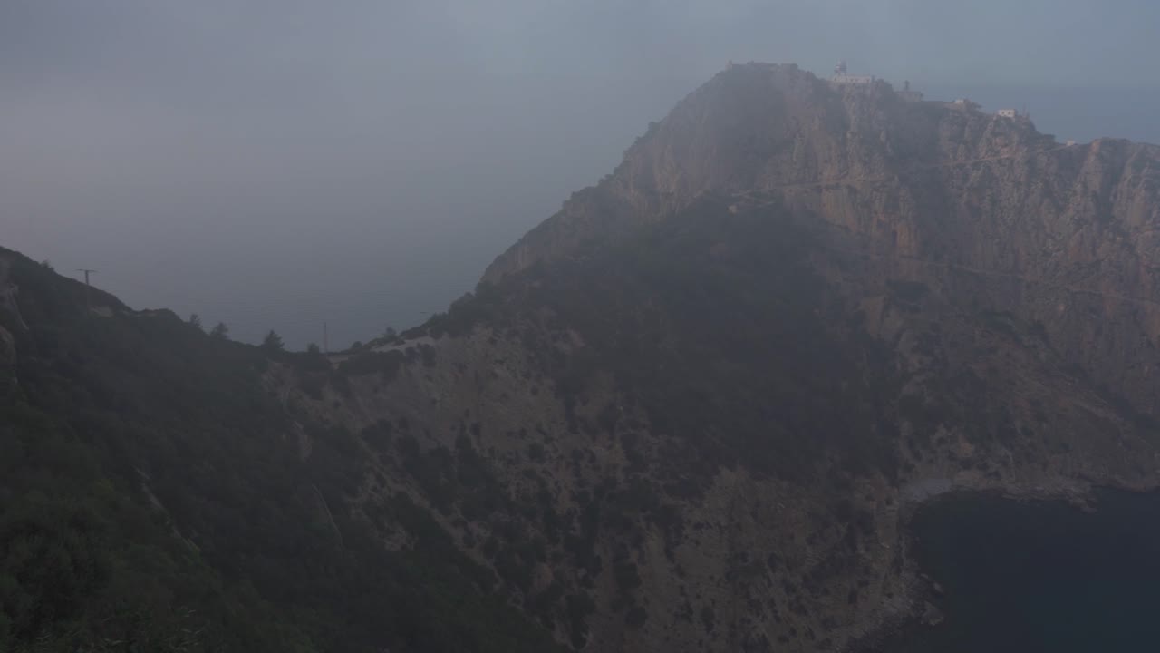 알제리 에서 베자이아 의 안개 가 가득 한 산 풍경