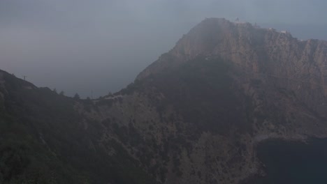 Vista-Brumosa-A-La-Montaña-En-Bejaia-Desde-Argelia