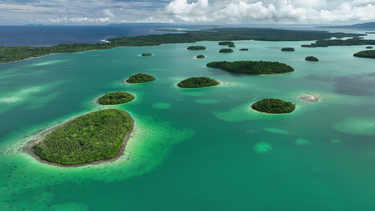 Small speed boat driving through the Vona Vona Lagoon in the Solomon Islands