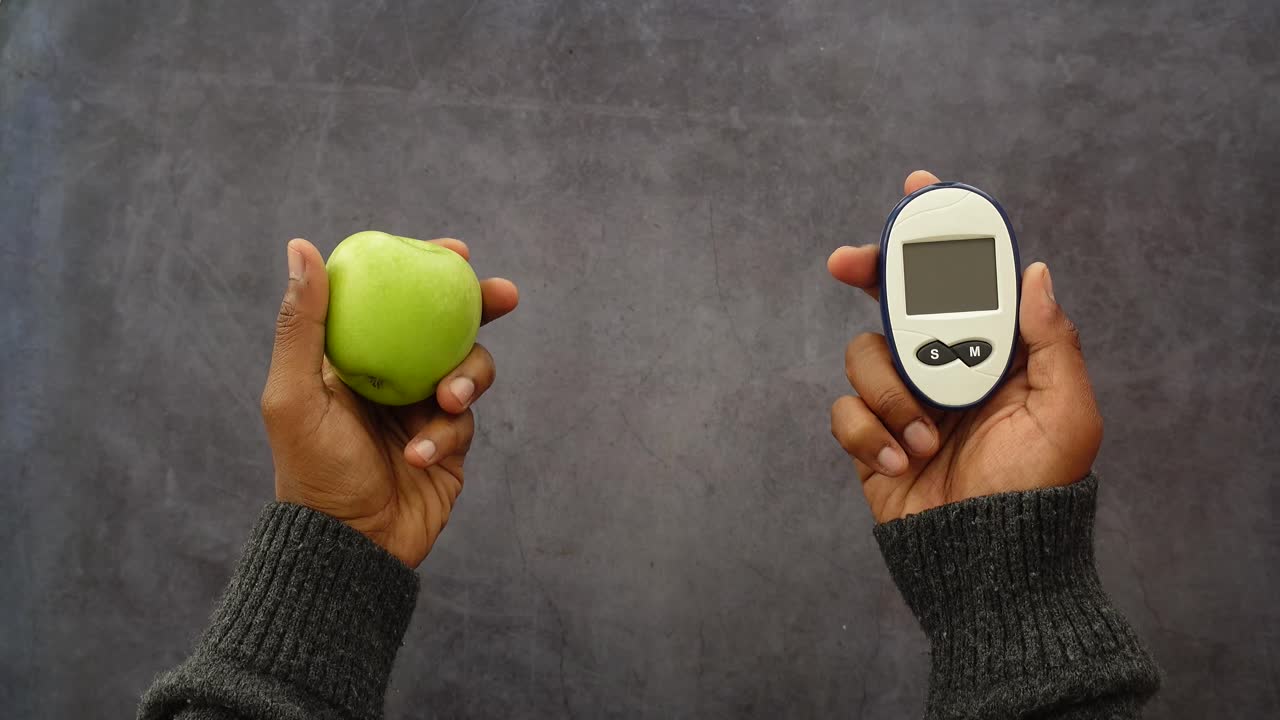Apple and Glucometer for Diabetes Management