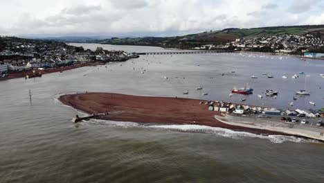 Vista-Aérea-Del-Río-Teign-Con-Pan-Izquierda-Vista-De-Shaldon