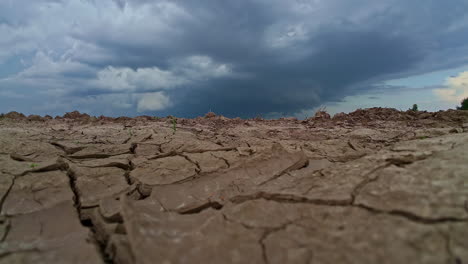 las nubes amenazan con la lluvia después de una sequía - lapso de tiempo del paisaje nuboso